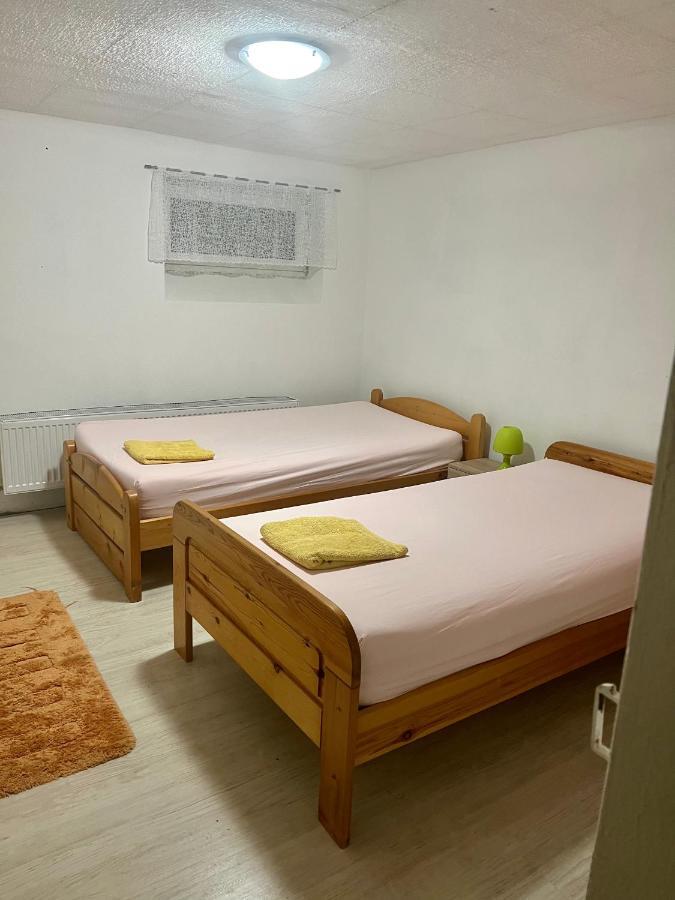 Doppelbett Zimmer Mit Gemeinschaftbad Borgholzhausen Kültér fotó